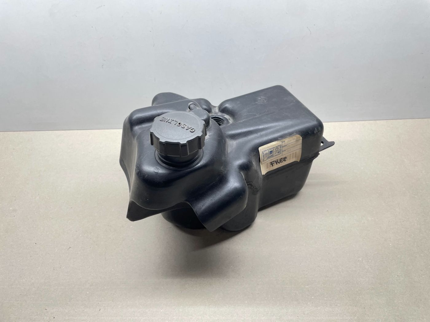 Piaggio Free - original Benzintank NOS NEU Kraftstofftank Tankdeckel (105)