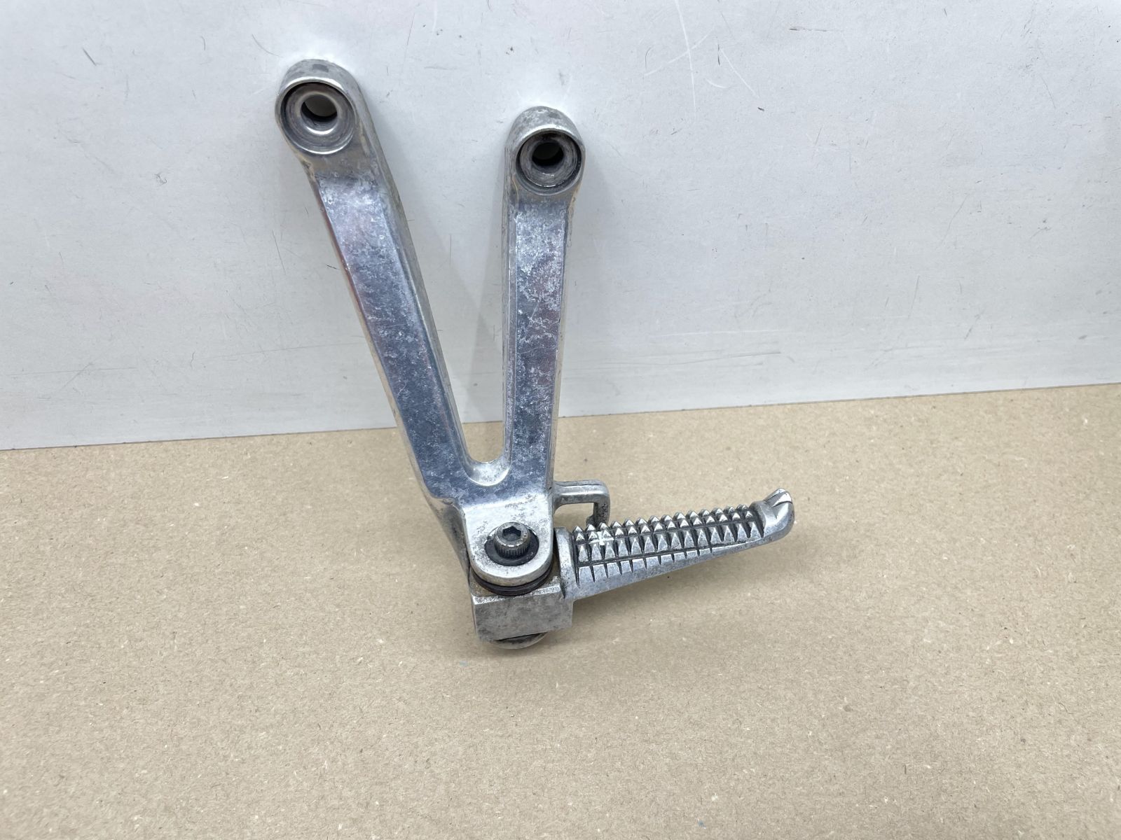 YAMAHA YZF R1 RN01 - Fußrastenanlage links Fußraste footrest (118-26)