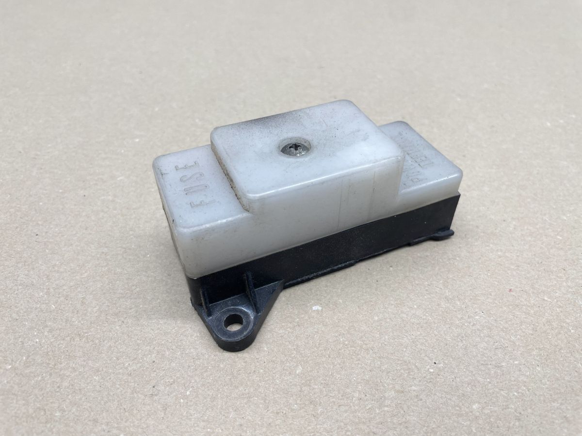 Suzuki GSX 600 F - Sicherungskasten SIcherungsbox fusebox  (118-18)