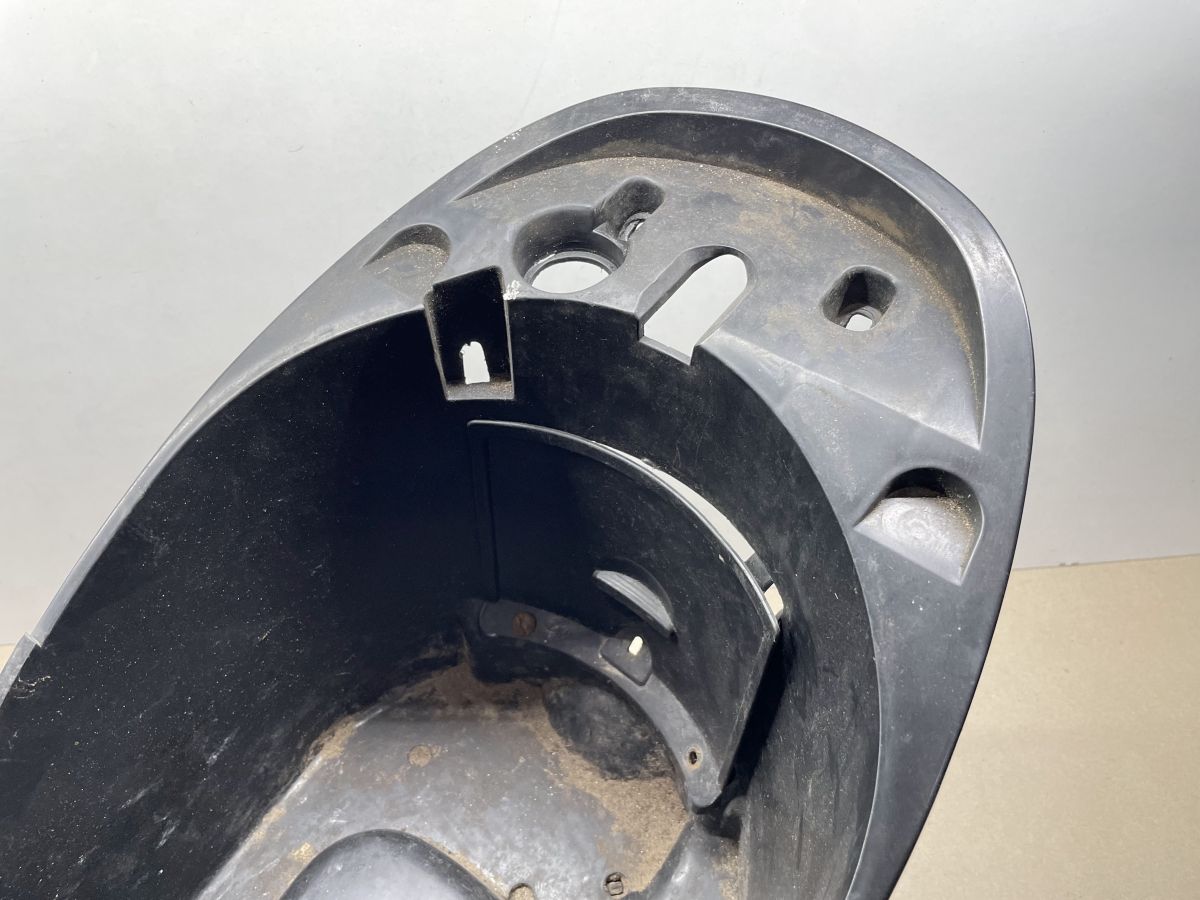 Peugeot New Vivacity 50 2T - original Helmfach Staufach Verkleidung (90)
