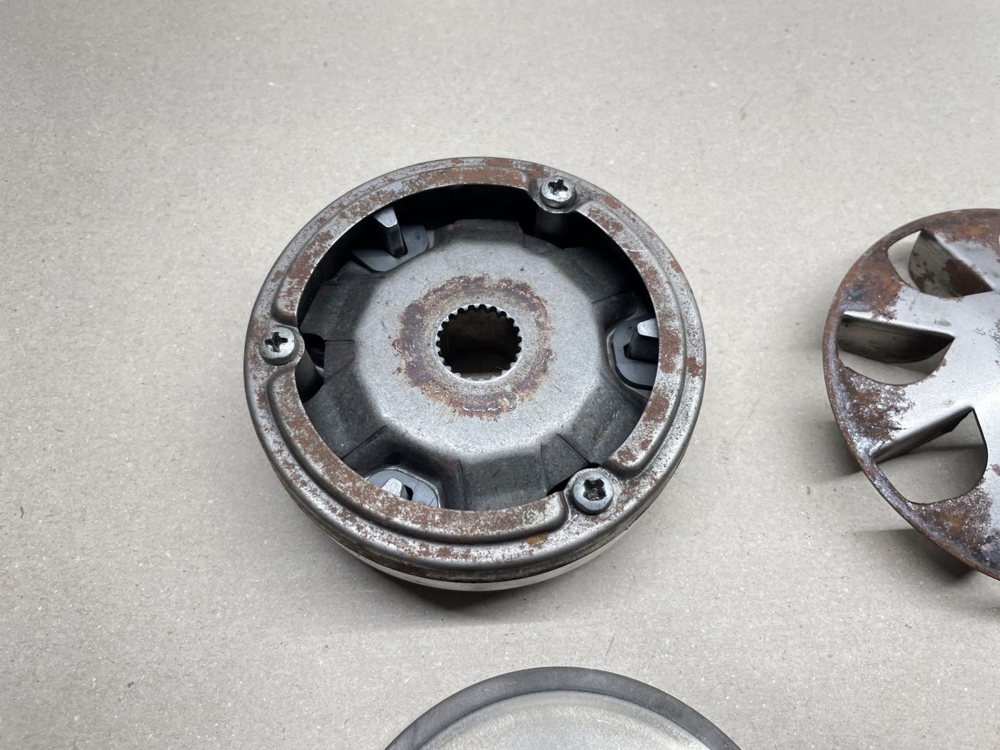 Atala Byte RT10 -  Variomatik Riemenscheibe Mitnehmer Lüfterrad  (102-17)