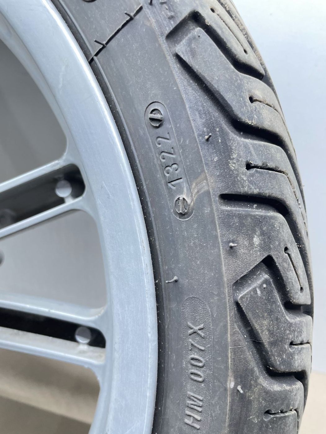Piaggio Beverly 125 - Vorderrad Reifen Felge vorne front wheel (110)