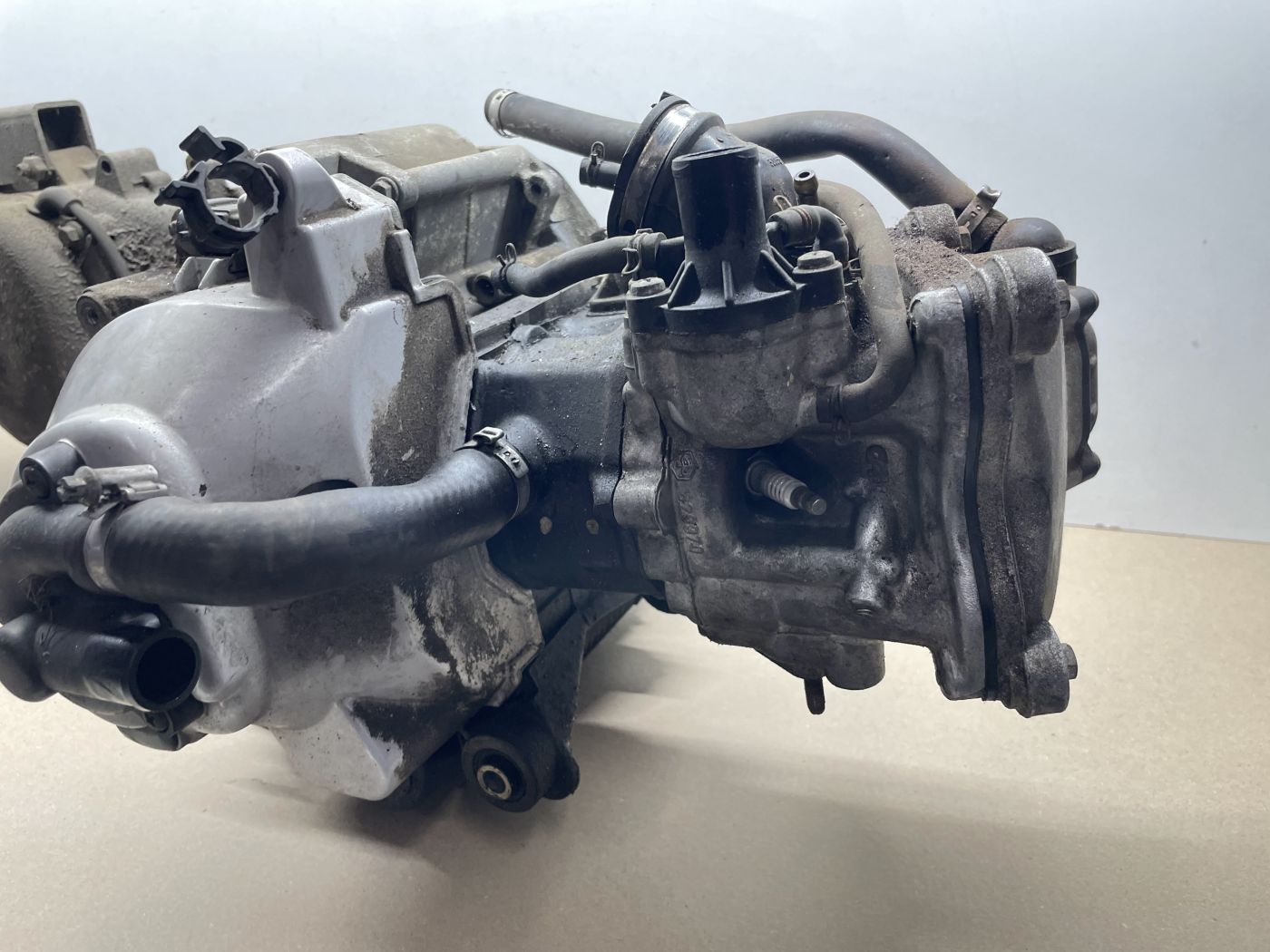 Piaggio Beverly 125 - Motorblock Kurbelwelle Getriebe Zylinder Anlasser engine (110)