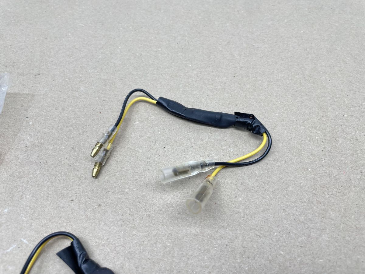2x JMP Widerstand 27 Ohm/  5 Watt mit Kabel für LED-Blinker (118-17)
