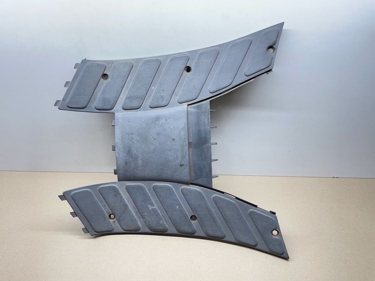 Piaggio Sfera RST 50 - Trittbrett Fußablage Abdeckung fairing (72-2)