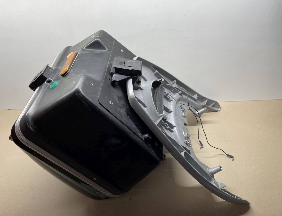 Piaggio Sfera RST 50 - ORIGINAL Gepäckträger + Piaggio Topcase Koffer  (72-2)