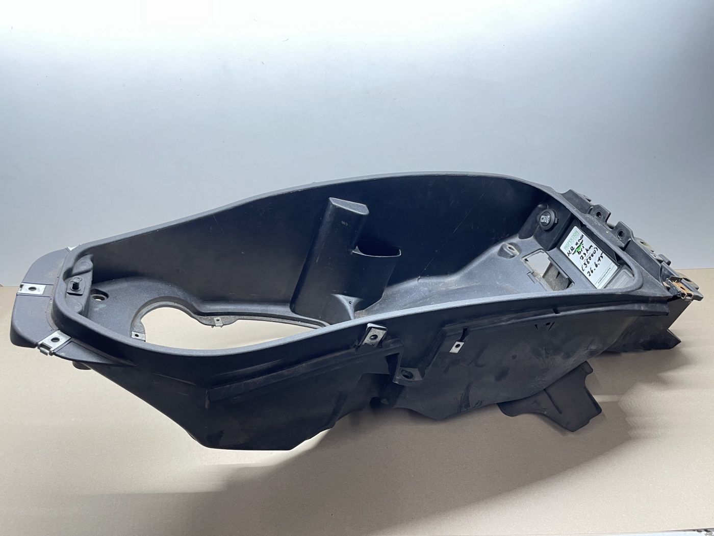 Piaggio Beverly 125 - Helmfach Staufach Verkleidung fairing (110)