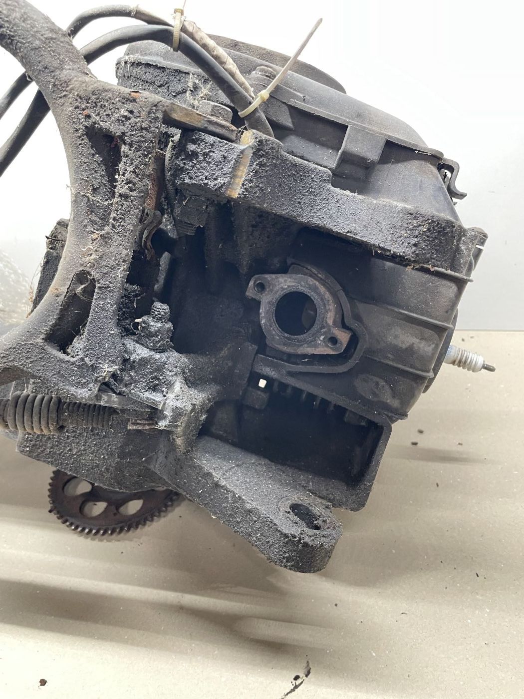 Derbi Vamos 50 - Motorblock Zylinder Getriebe Kurbelwelle engine (102-16)