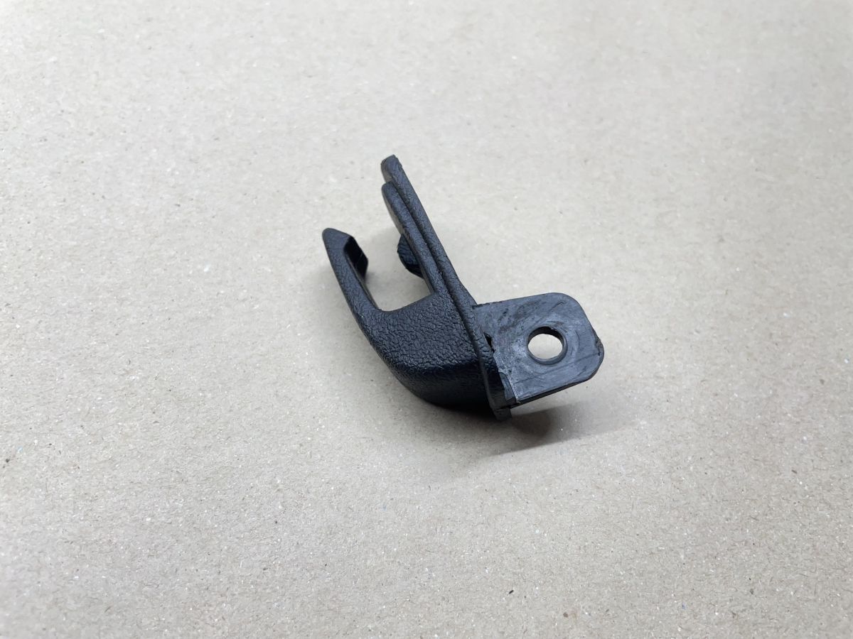 Keeway Easy 50 - Taschenhaken Gepäckhaken Beinschild Verkleidung (102-9)
