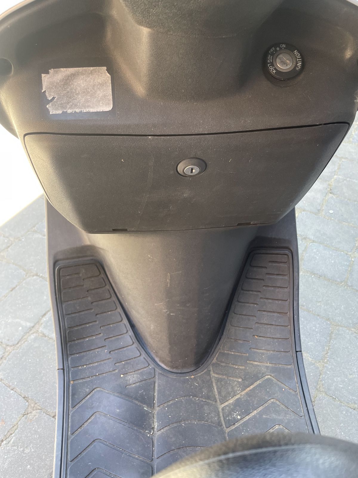 Suzuki AN 125 - Beinschild Innenraum Abdeckung Verkleidung fairing (77)