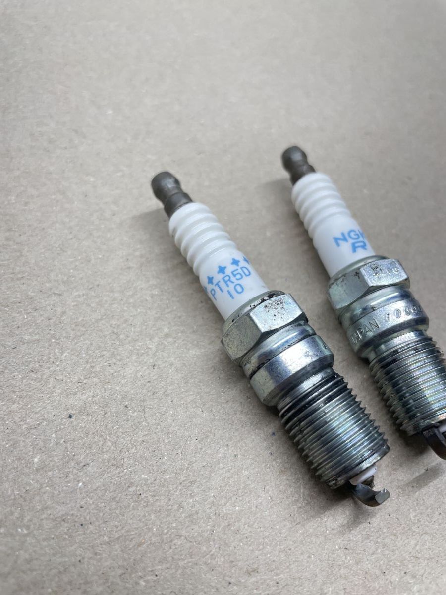 2x NGK Zündkerzen PTR5D-10 für Ford Mondeo I Escort V VI VII Fiesta IV Mazda 121   (Z2)
