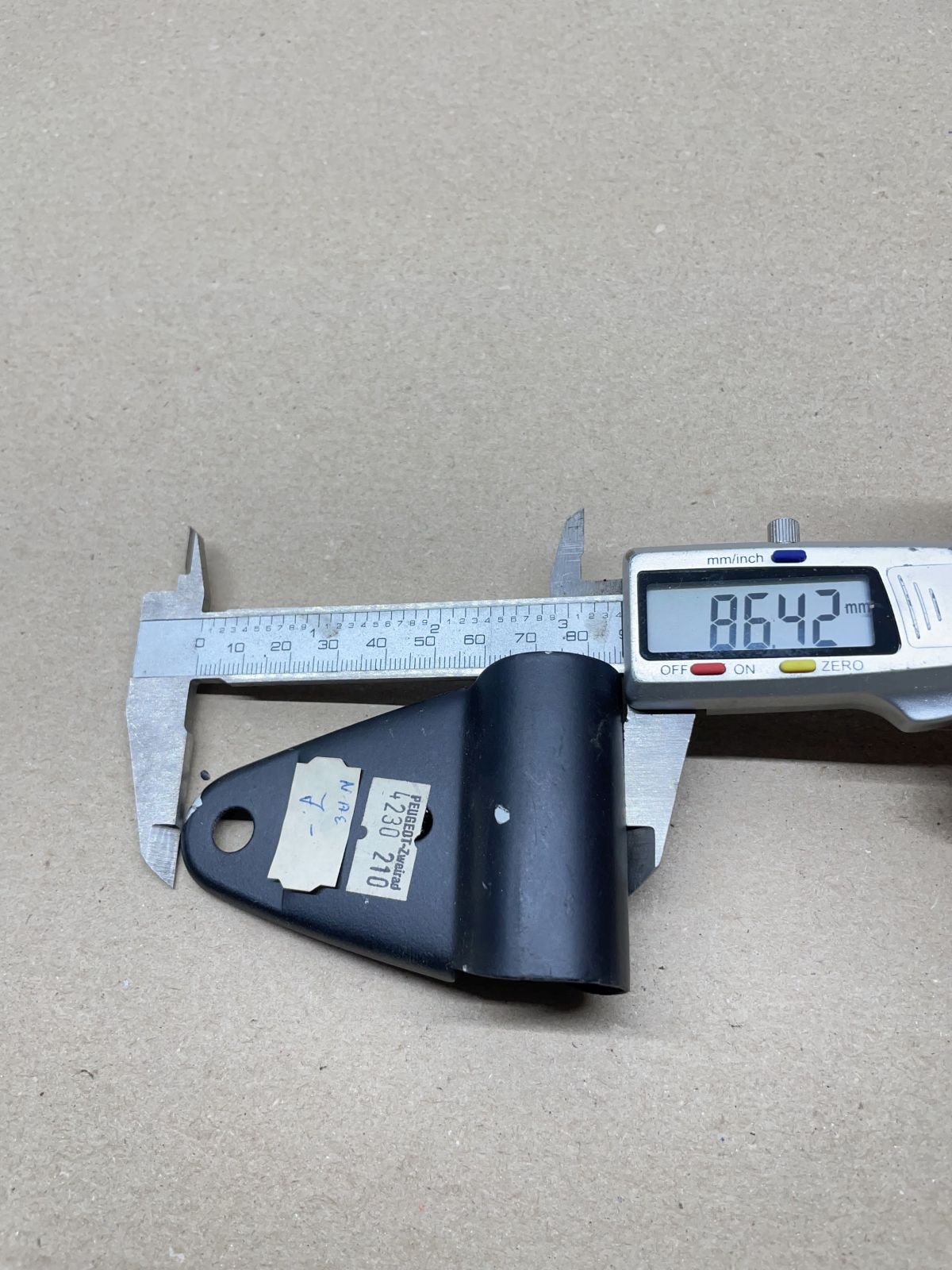 Peugeot 103 SP / TSA  - Lampenhalter NOS Scheinwerferhalter Halterung (39-34)