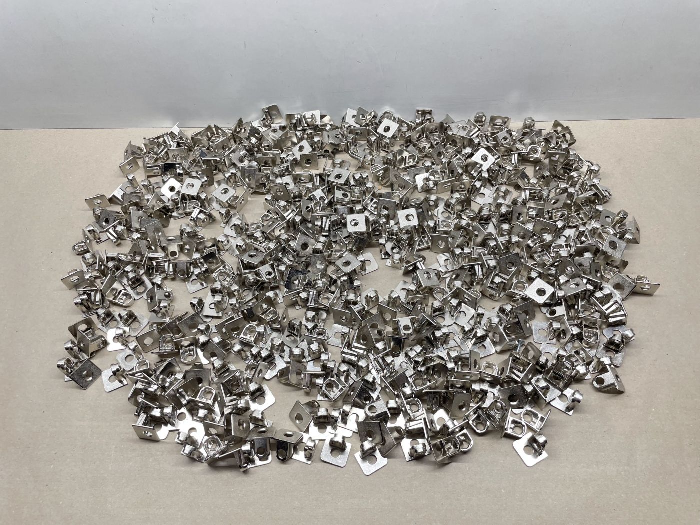 610x  Häfele Trägerteil Tab V 19  Bohrloch-Durchmesser 5 mm  263.60.556 NEU
