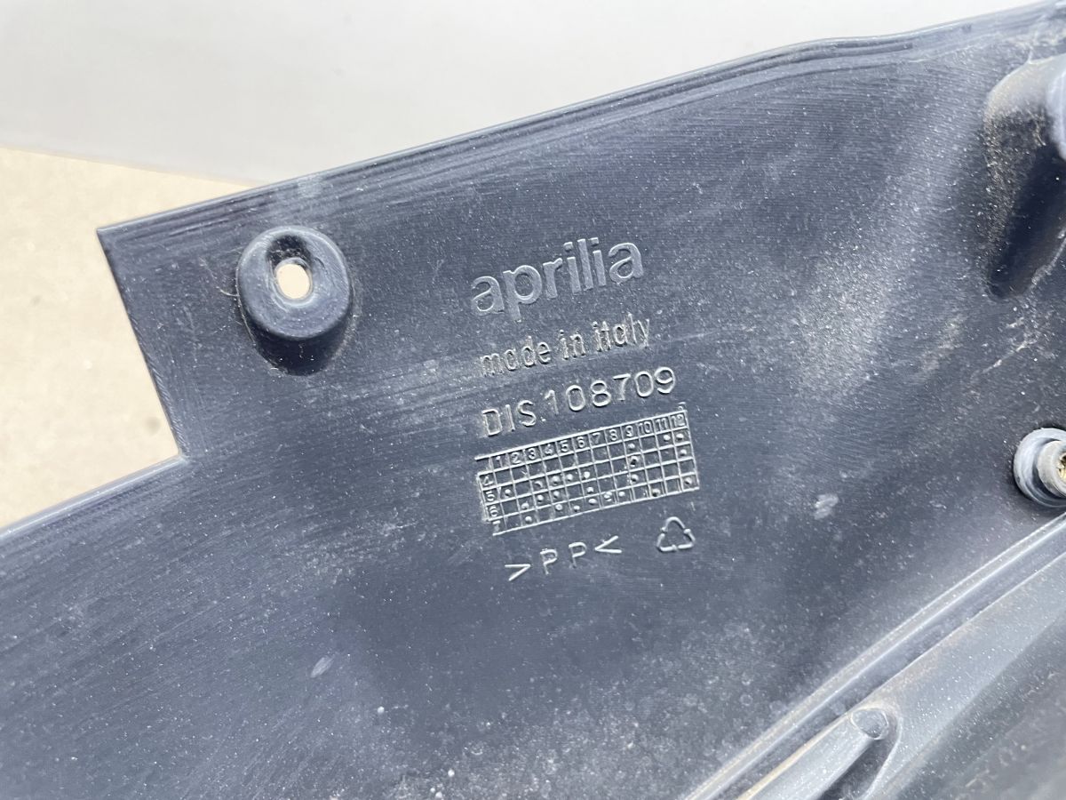 Aprilia SR50 R Factory - Lenkerverkleidung vorne Abdeckung fairing (61)