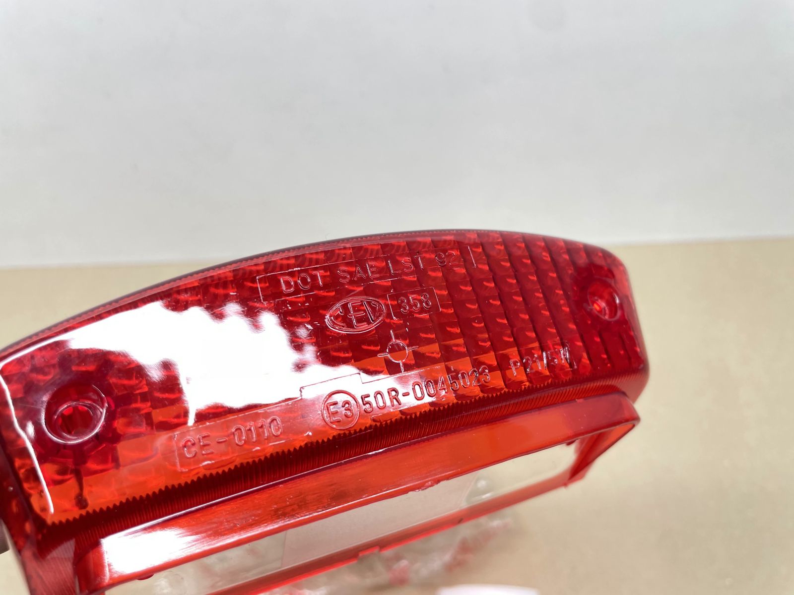 Derbi Senda / Savannah - ORIGINAL Rücklichtglas Kappe taillight lens (118-24)