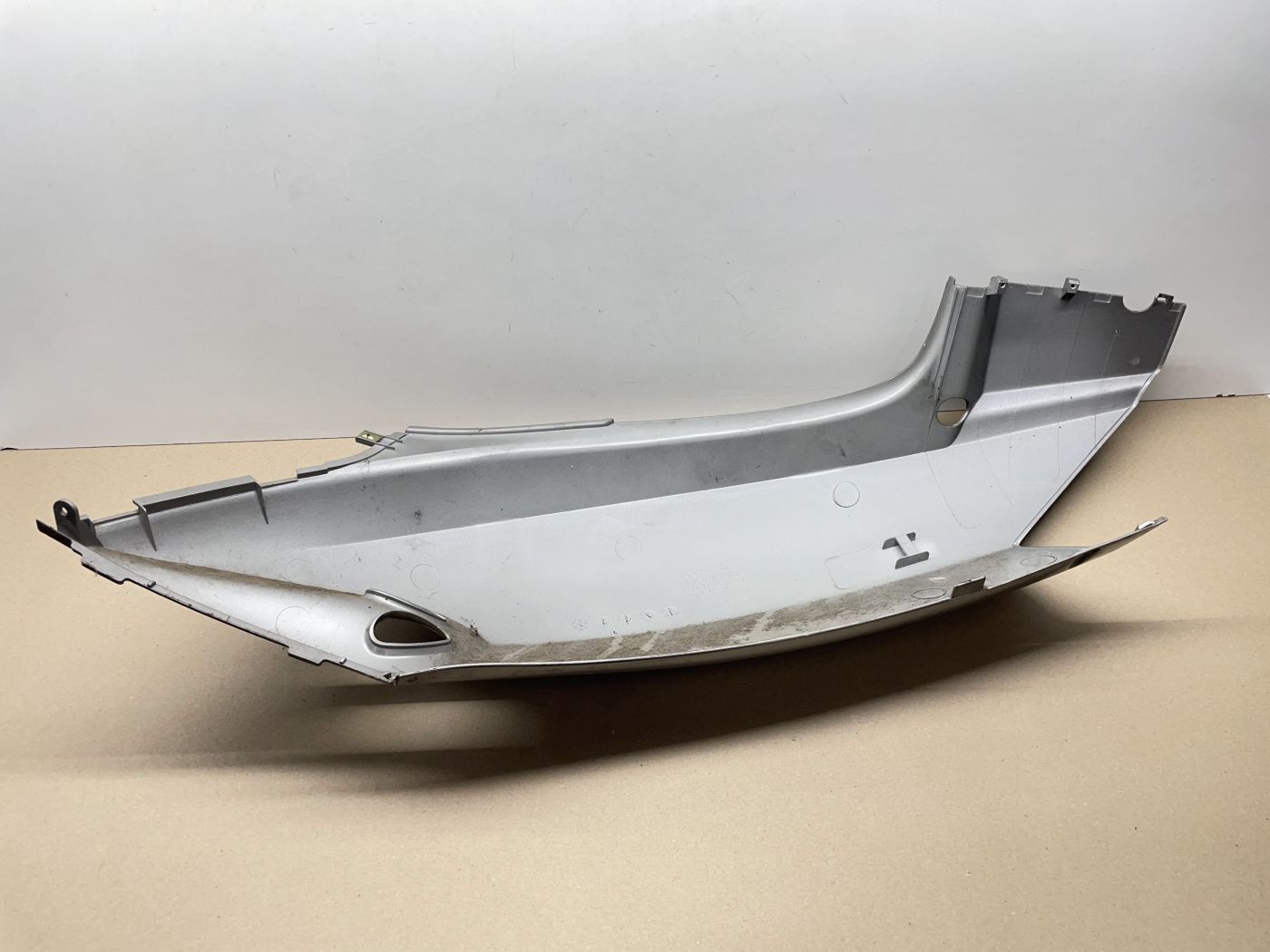 Kymco Vitality 2T - Seitenteil rechts Verkleidung Abdeckung Sitzbank (108)
