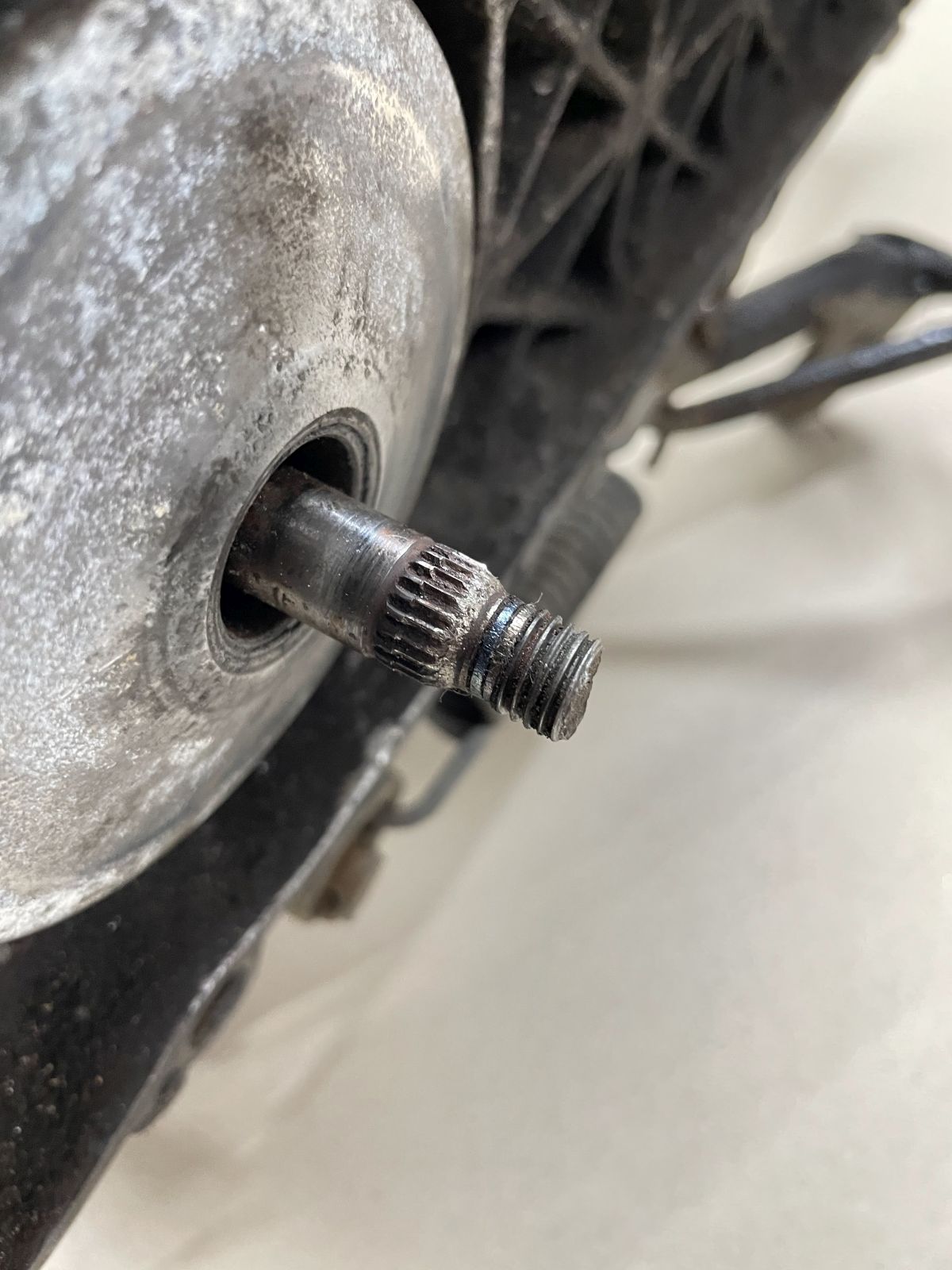Peugeot TKR Furious 50 -  Motorblock Zylinder Getriebe Kurbelwelle Ständer (89)