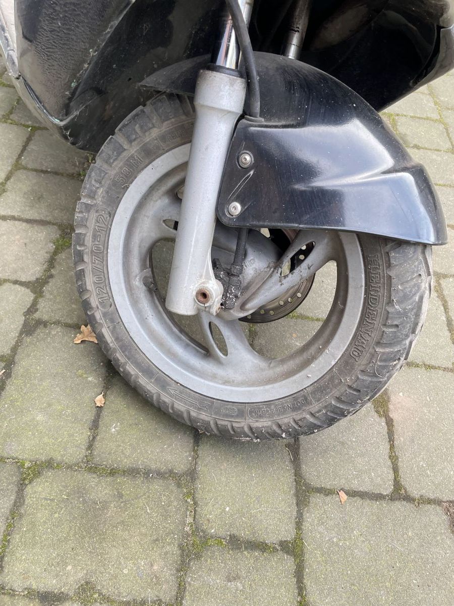 Aprilia Gulliver 50 - Vorderrad Reifen Felge vorne front wheel (102-10)
