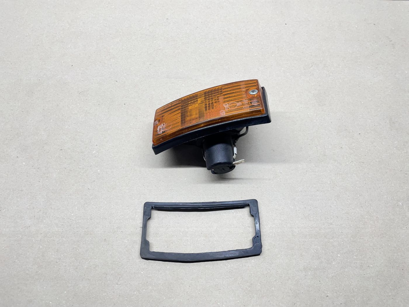 Vespa PX 80 125 150 200 - TRIOM Blinker vorne rechts flasher (105)