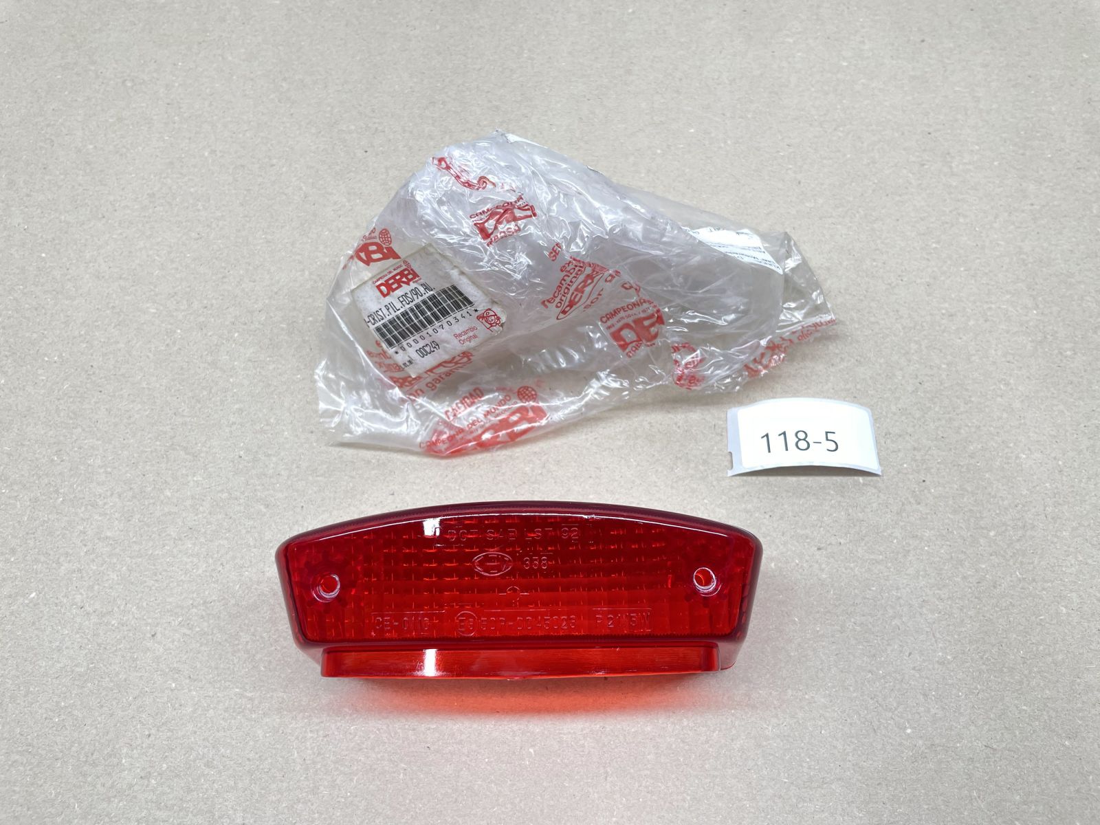 Derbi Senda / Savannah - ORIGINAL Rücklichtglas Kappe taillight lens (118-24)