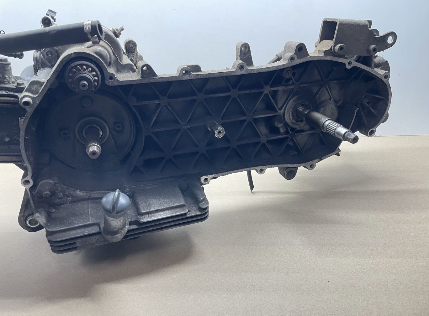 Piaggio Beverly 125 - Motorblock Kurbelwelle Getriebe Zylinder Anlasser engine (110)
