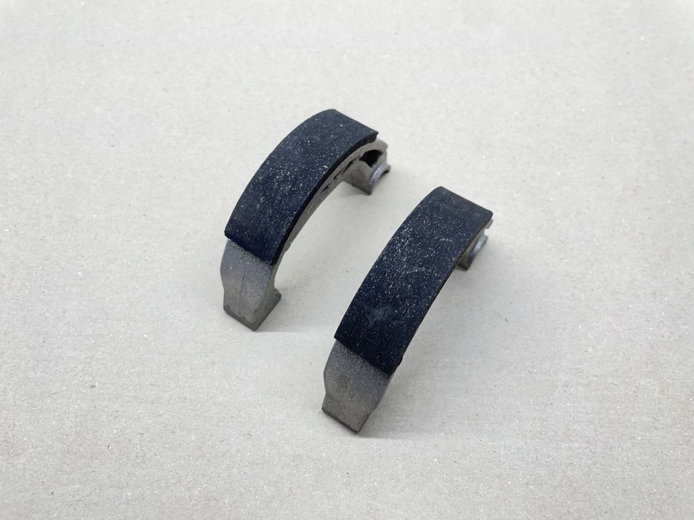 Bremsbacken 95mm x 20mm NOS Hercules Kreidler Zündapp KTM Piaggio Peugeot (39-75R)