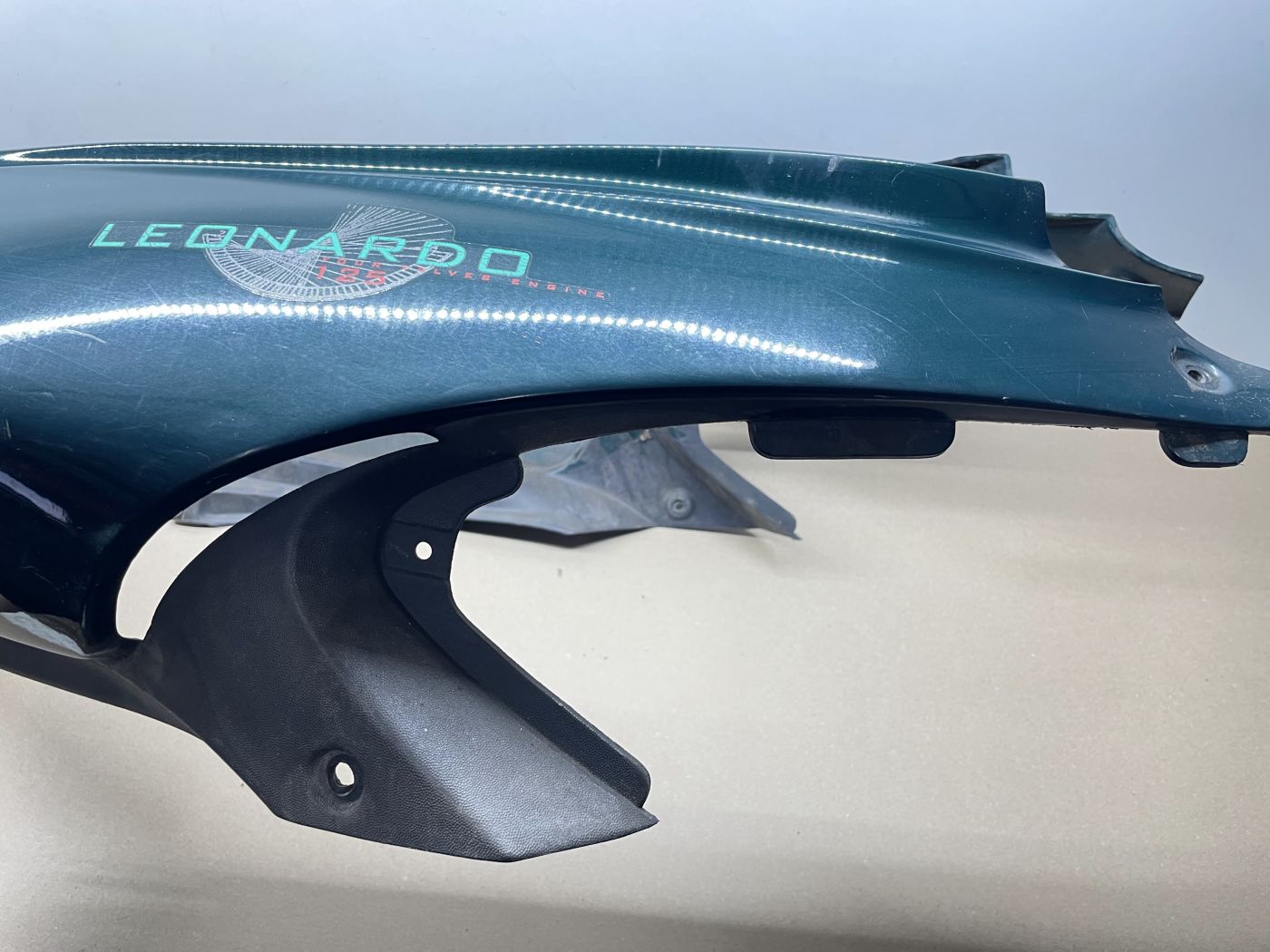 Aprilia Leonardo 125 - Heck Verkleidung Abdeckung Backe fairing (109-1)