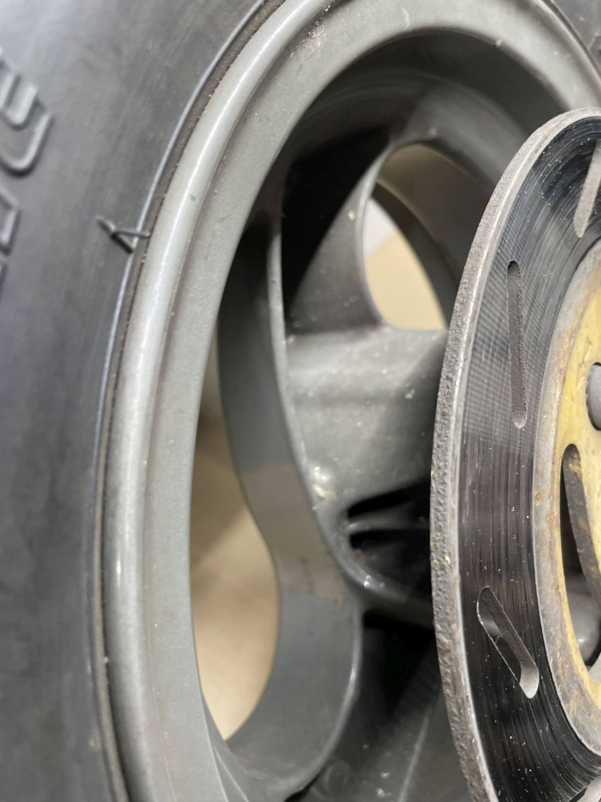 Piaggio TPH 50 - Vorderrad Reifen Felge vorne wheel (84-29)