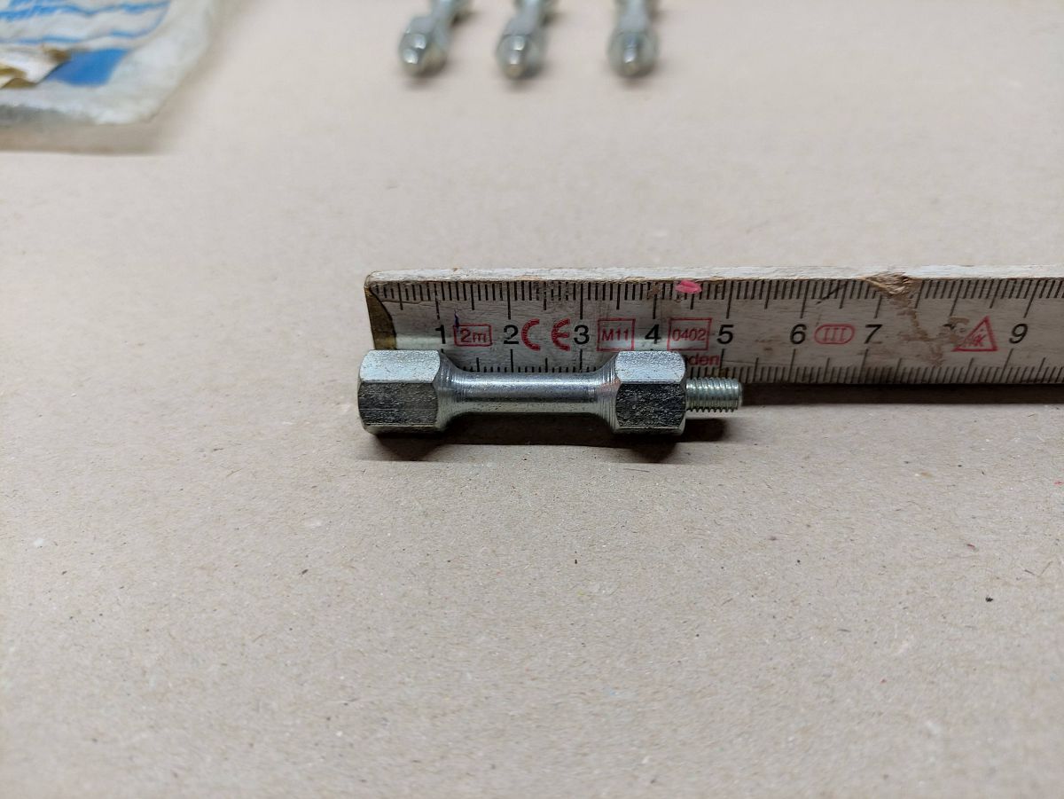 Peugeot 101 103 - ORIGINAL Distanzstück Seitendeckel Verkleidung Motor (39-10)