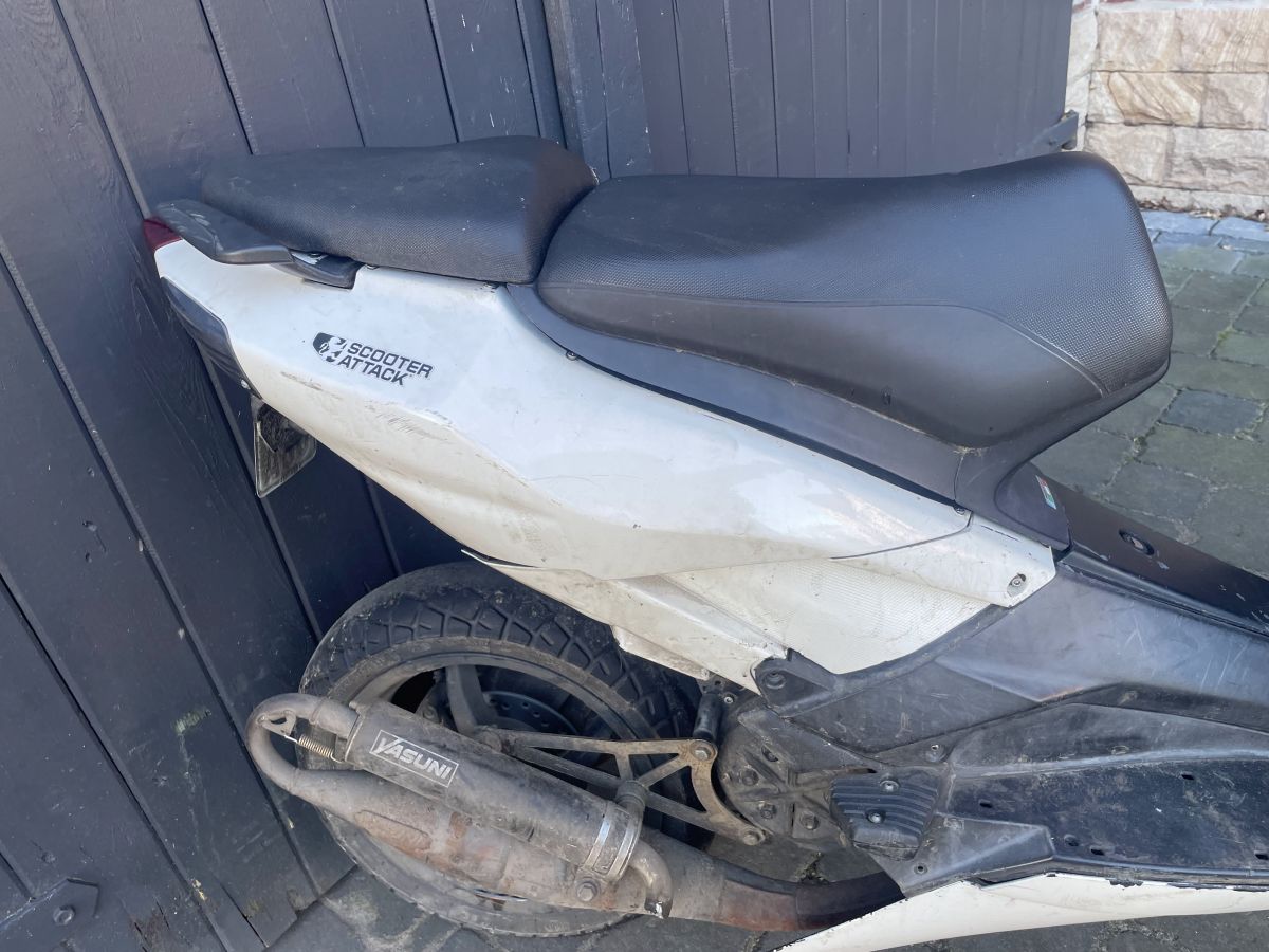 Aprilia SR50 R - Seitenteil rechts Verkleidung Abdeckung Backe fairing (93)