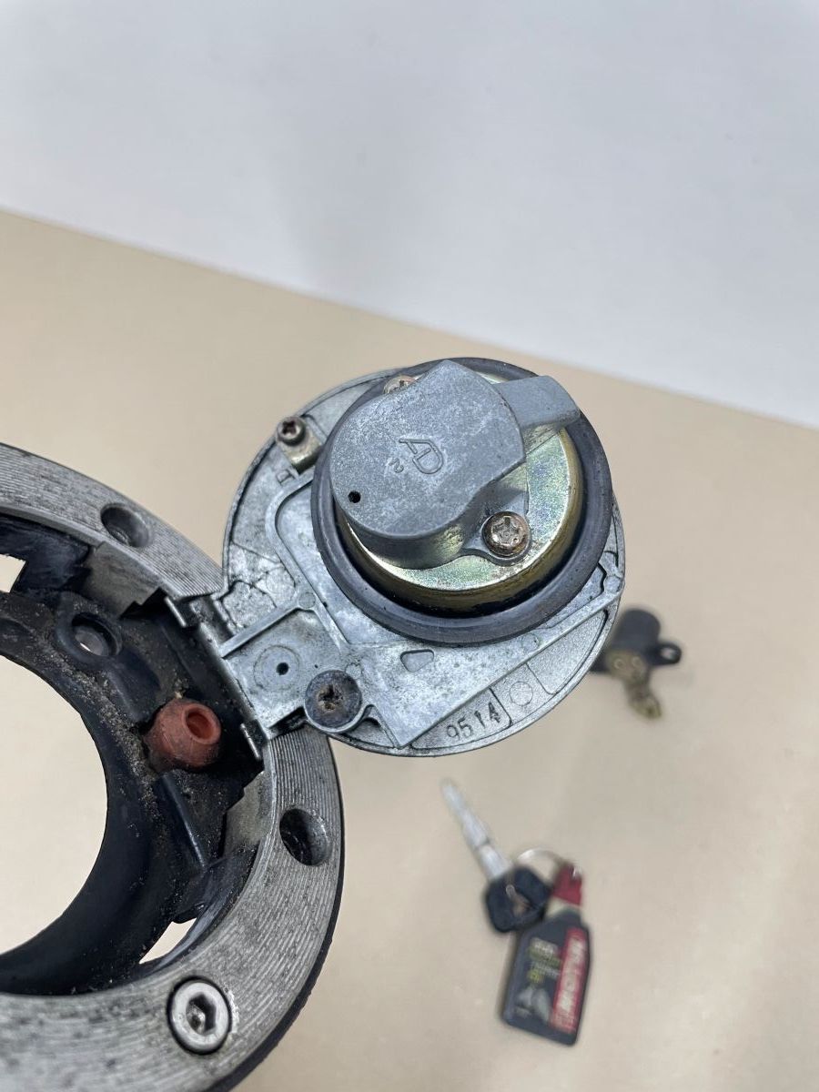 Yamaha YZF R1 - Tankdeckel mit Schloss + Sitzbankschloss tank cap (118-14)