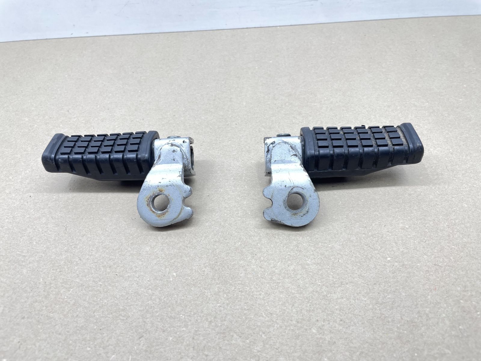Kawasaki GPZ 500 S EX500D - Fußraste links rechts footrest left right (118-24)