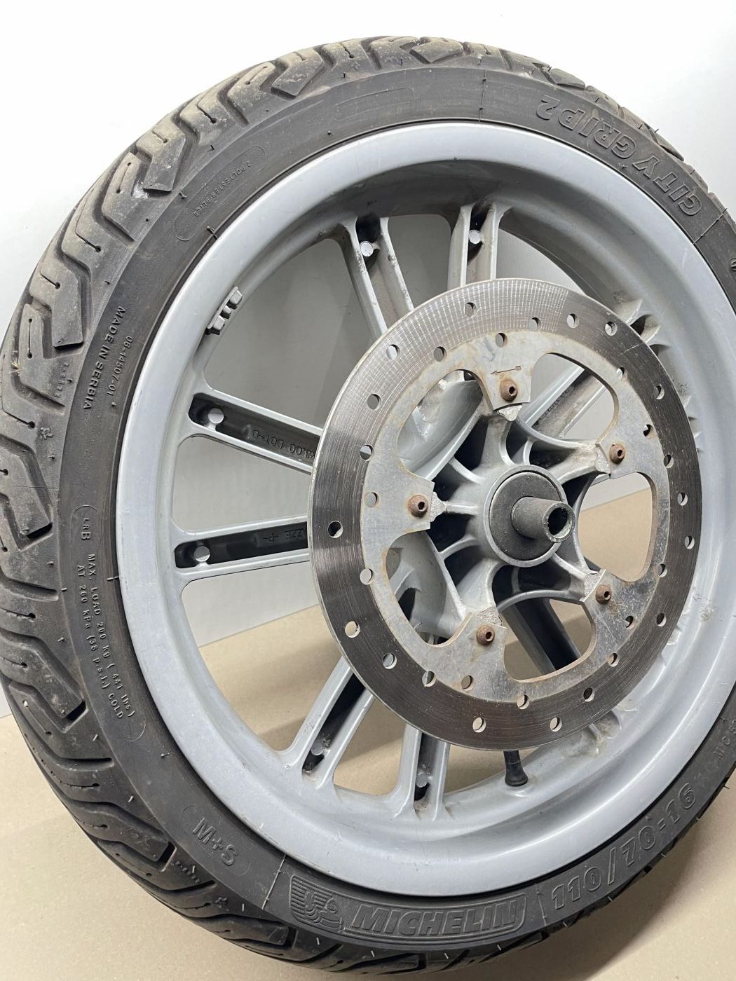 Piaggio Beverly 125 - Vorderrad Reifen Felge vorne front wheel (110)