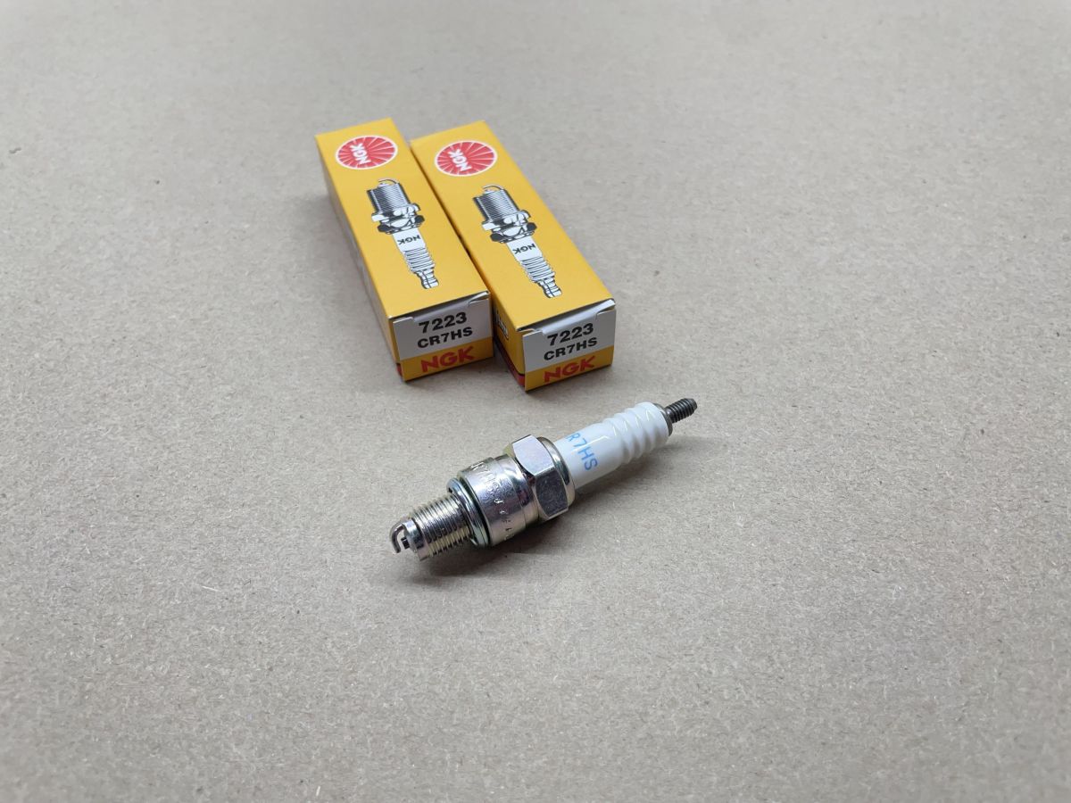2x Zündkerzen NGK CR7HS für  Rex RS 50 125 400 450 460 500 NEU   (94-402)