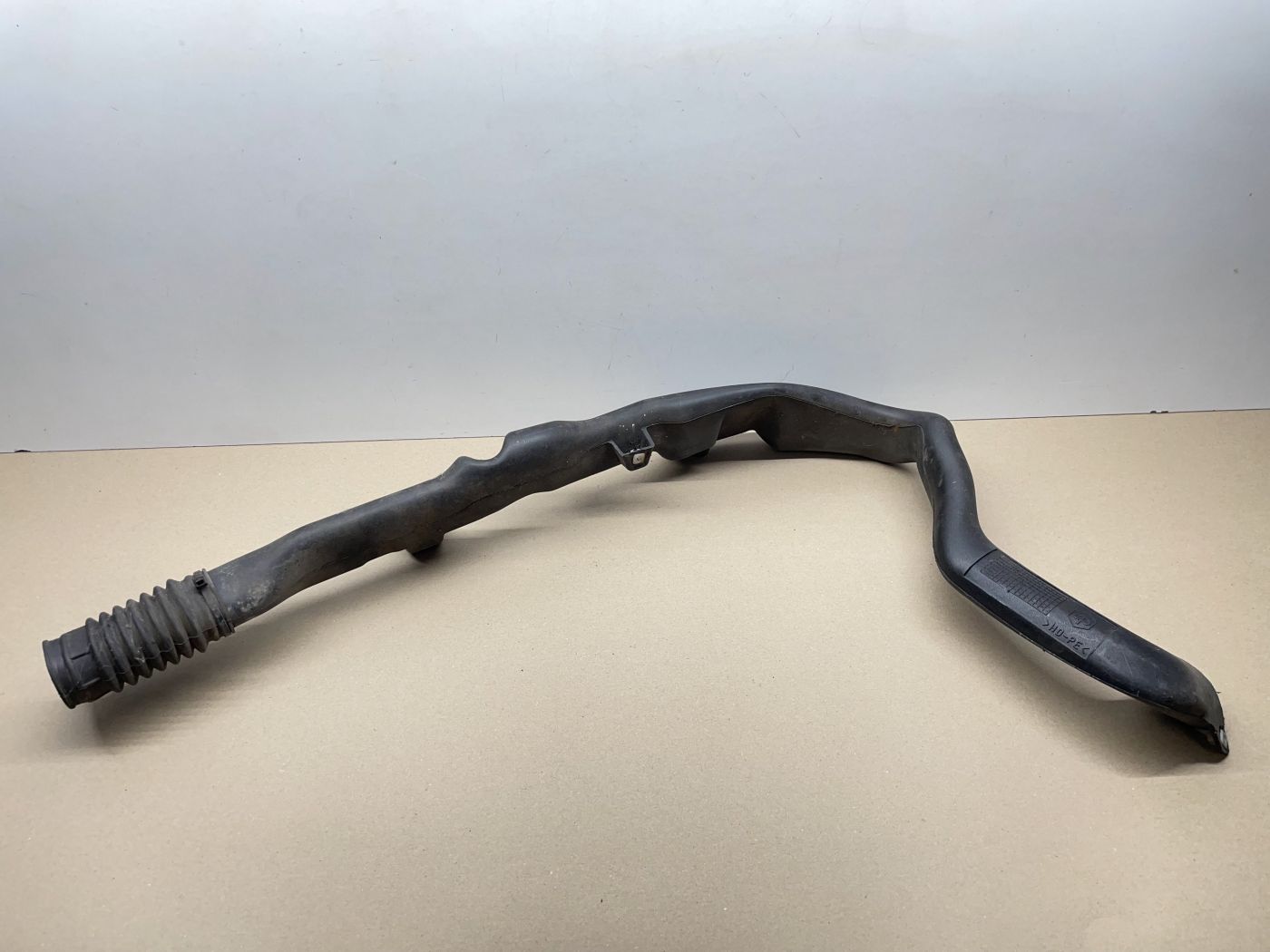 Piaggio Beverly 125  - Schlauch Luftfilterkasten Rahmen Ansaugschlauch (110)
