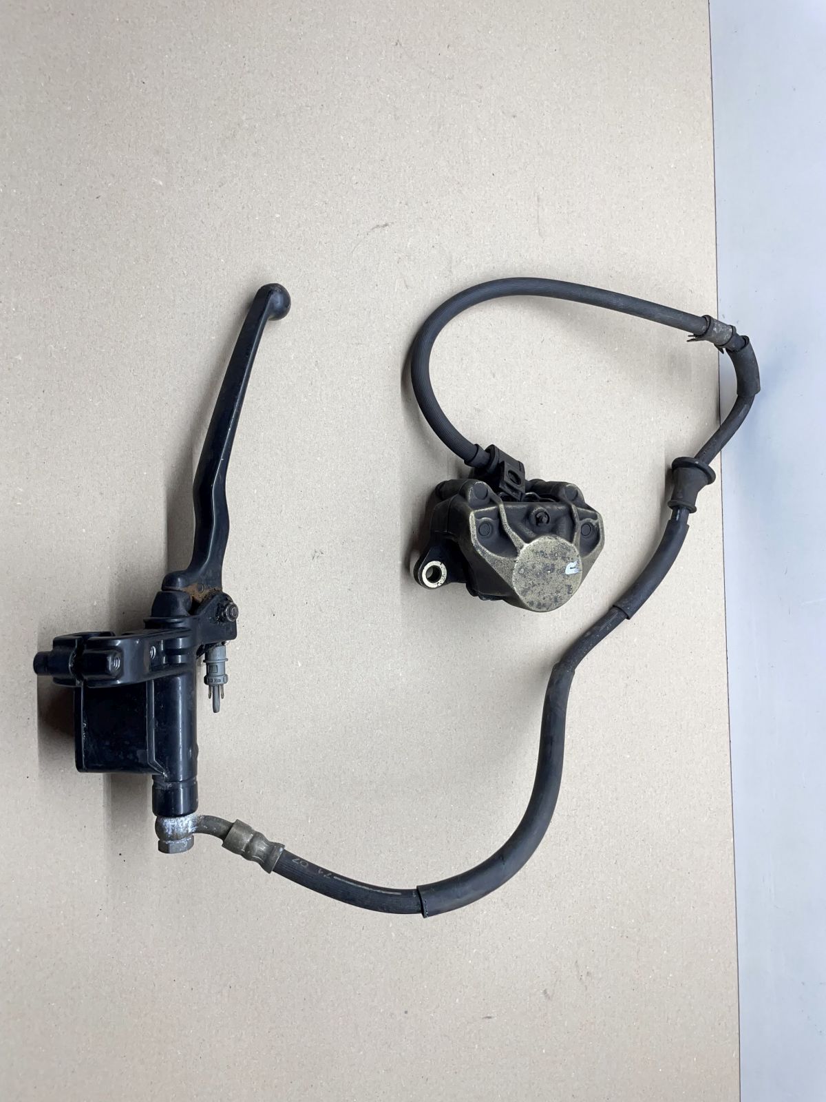 Piaggio X9 250 - Bremse vorne rechts komplett Bremspumpe Bremszange Leitung (75)