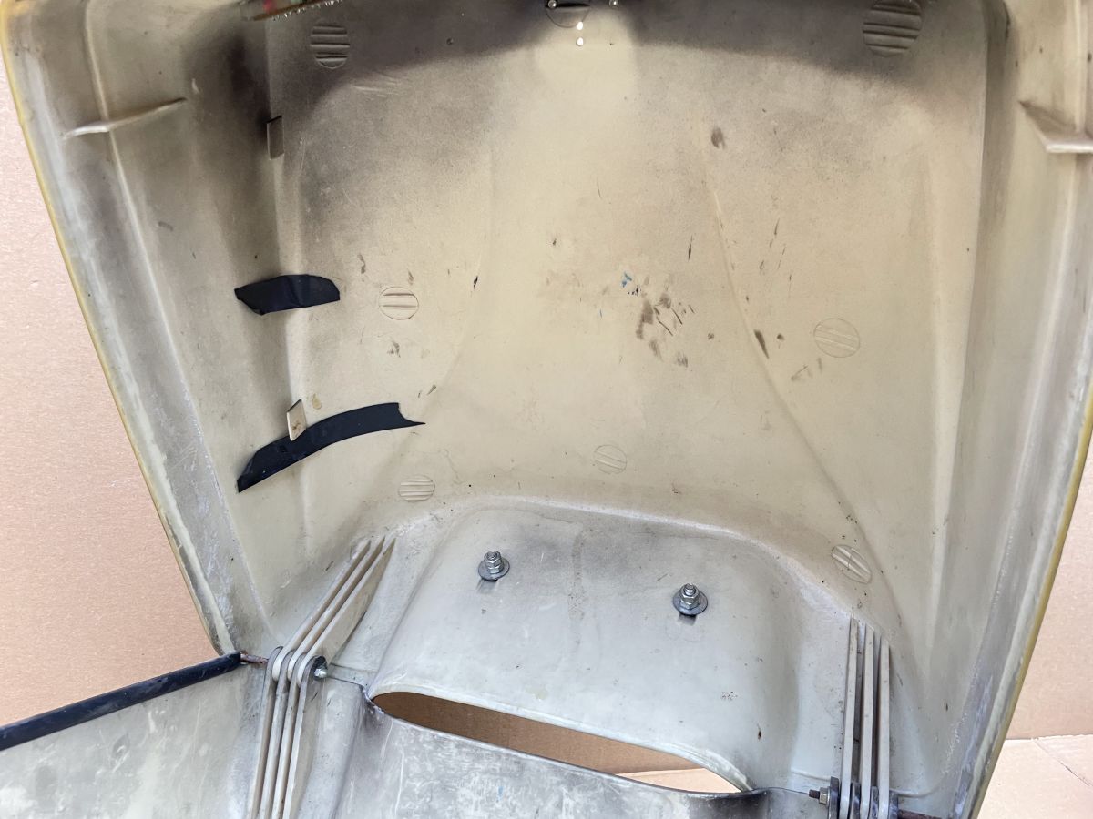 Roller Topcase - Aprilia SR Piaggio Yamaha BW Honda MBK Peugeot SV (102-V-RO)