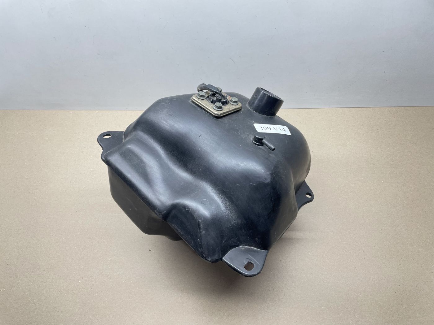 Peugeot V-CLIC - Benzintank Kraftstofftank petrol tank (109-3)