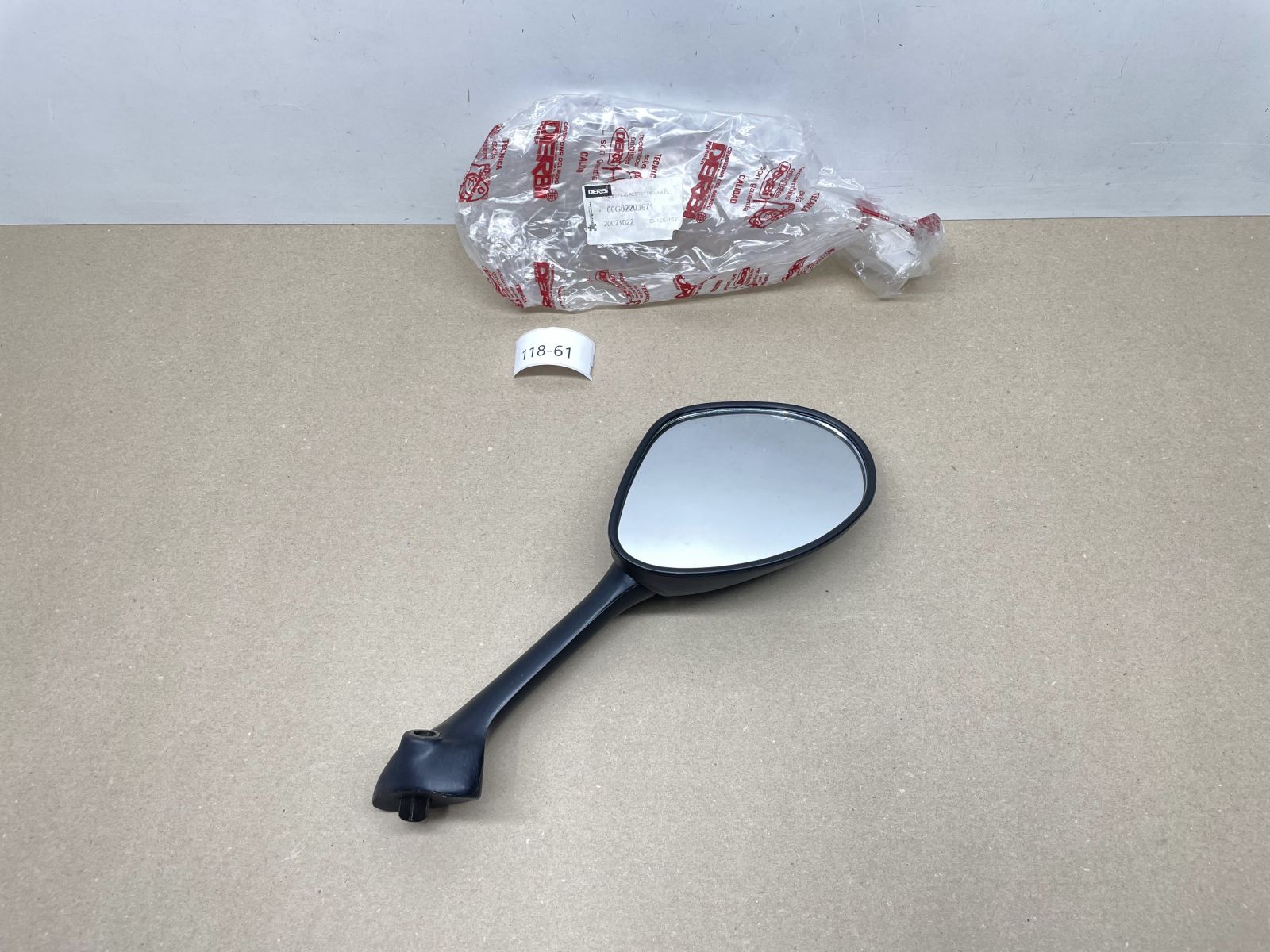 Derbi Vamos 50 - ORIGINAL Spiegel rechts NEU mirror right (118-27)