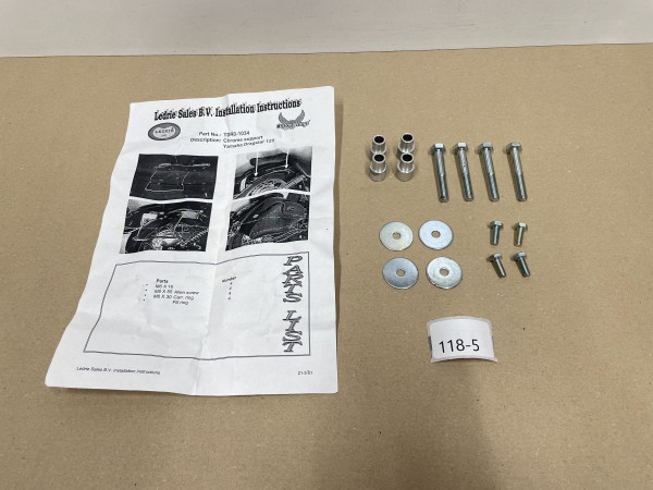 Yamaha Dragstar 125 - Befestigungsmaterial für Taschenhalter NOS NEU (118-16)