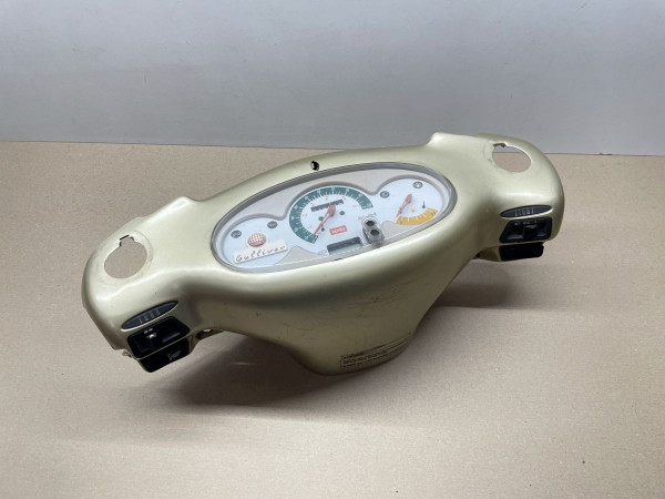 Aprilia Gulliver 50 - Tacho Tachometer Verkleidung Schalter Licht Hupe (76)