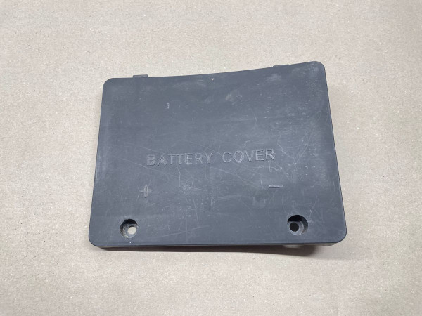 Daelim Otello SG 125 - Abdeckung Batterie Deckel Blende Verkleidung (102-4)